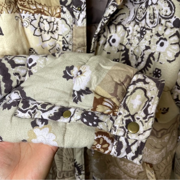 BDG Pattern Quilted Oversized Shirt Jacket Puffer In Beige and Brown Size Large - Picture 16 of 16